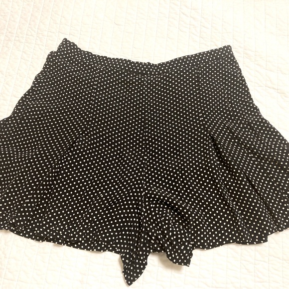 Flowy high-waisted doted shorts - Picture 2 of 3